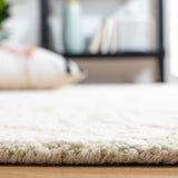 Safavieh Blossom 4'-0" x 6'-0" Rug in Light Green / Ivory