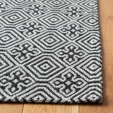 Safavieh Augustine 4'-0" x 6'-0" Rug in Black / Light Grey