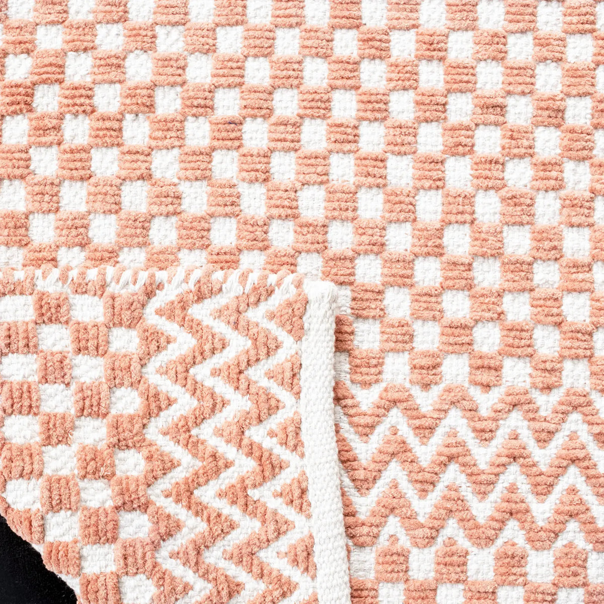 Safavieh Boston 4'-0" x 6'-0" Rug in Orange