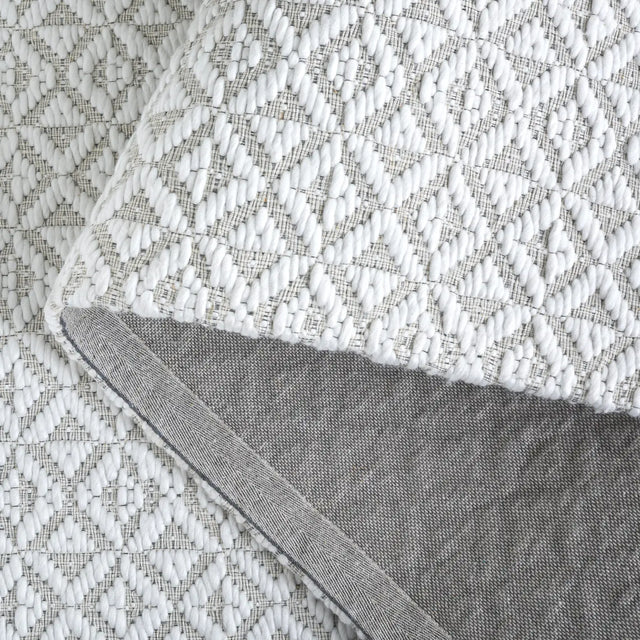 Safavieh Marbella 2'-3" x 8'-0" Rug in Ivory