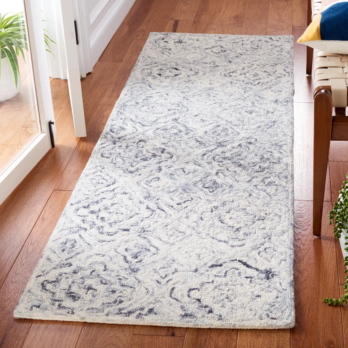 Safavieh Micro-Loop 2'-3" x 7'-0" Rug in Grey / Beige