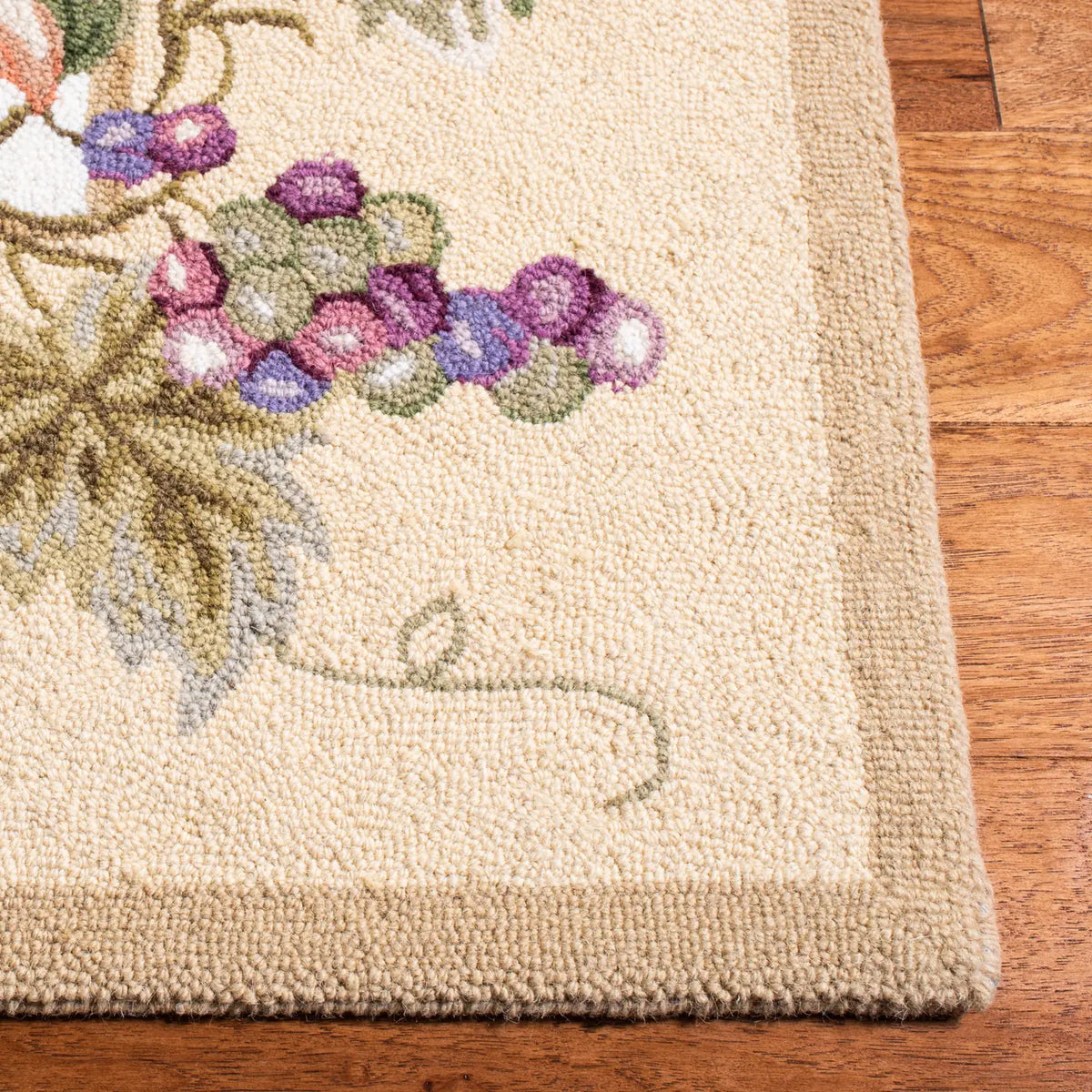 Safavieh Chelsea 5'-3" x 8'-3" Rug in Ivory