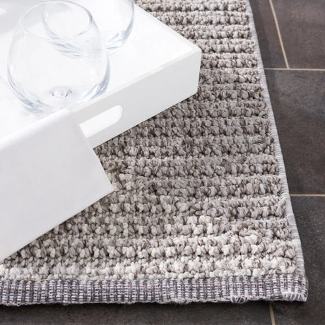 Safavieh Global 4'-0" x 6'-0" Rug in Light Grey / Grey