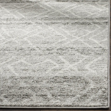 Safavieh Adirondack 5'-1" x 7'-6" Rug in Silver / Ivory