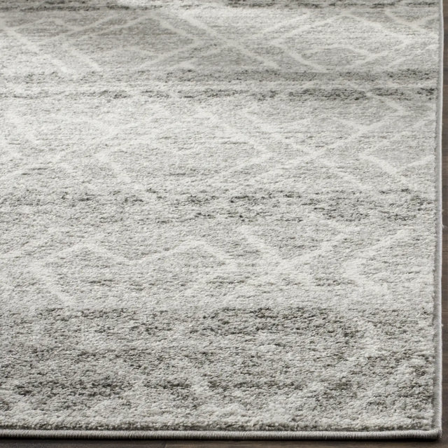 Safavieh Adirondack 5'-1" x 7'-6" Rug in Silver / Ivory