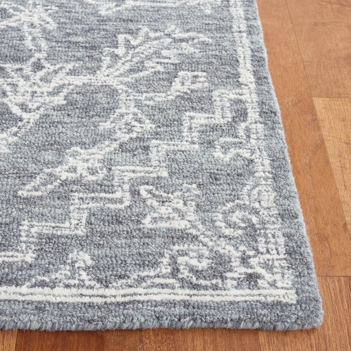 Safavieh Micro-Loop 4'-0" x 6'-0" Rug in Grey / Ivory