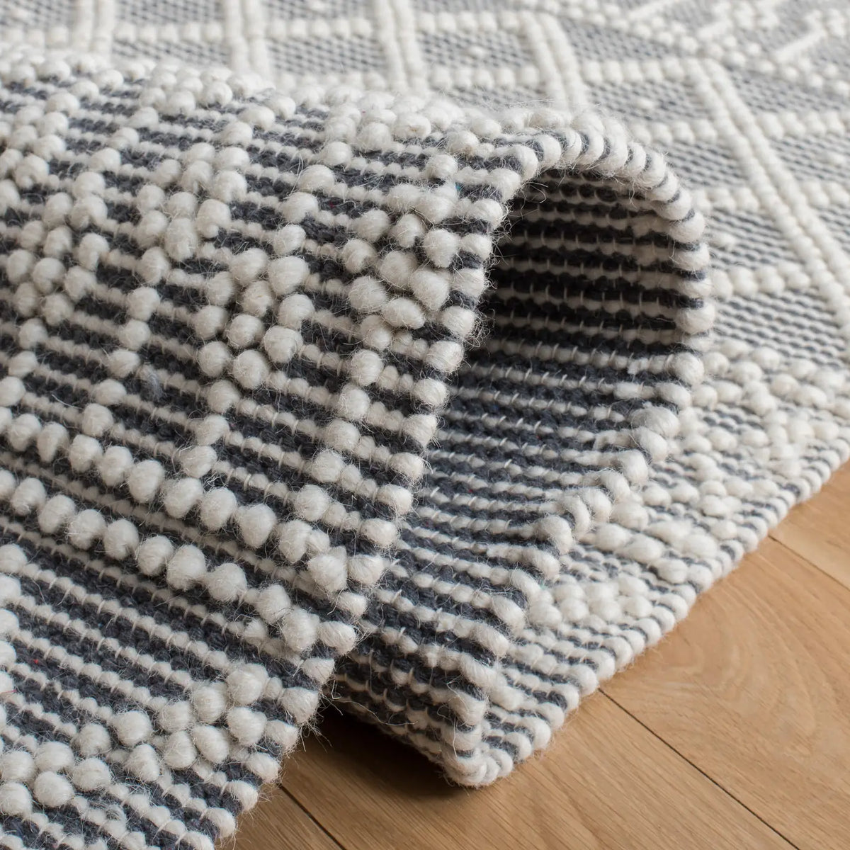 Safavieh Natura 4'-0" x 6'-0" Rug in Ivory / Grey