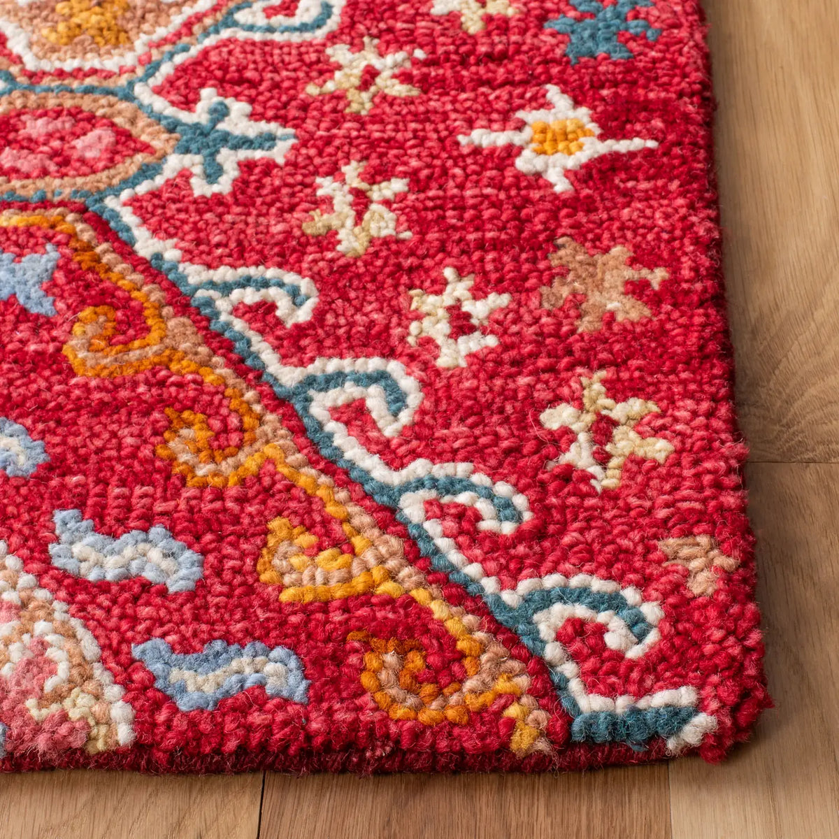 Safavieh Aspen 5'-0" x 8'-0" Rug in Red / Gold