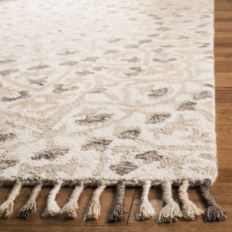 Safavieh Blossom 5'-0" x 8'-0" Rug in Ivory / Taupe
