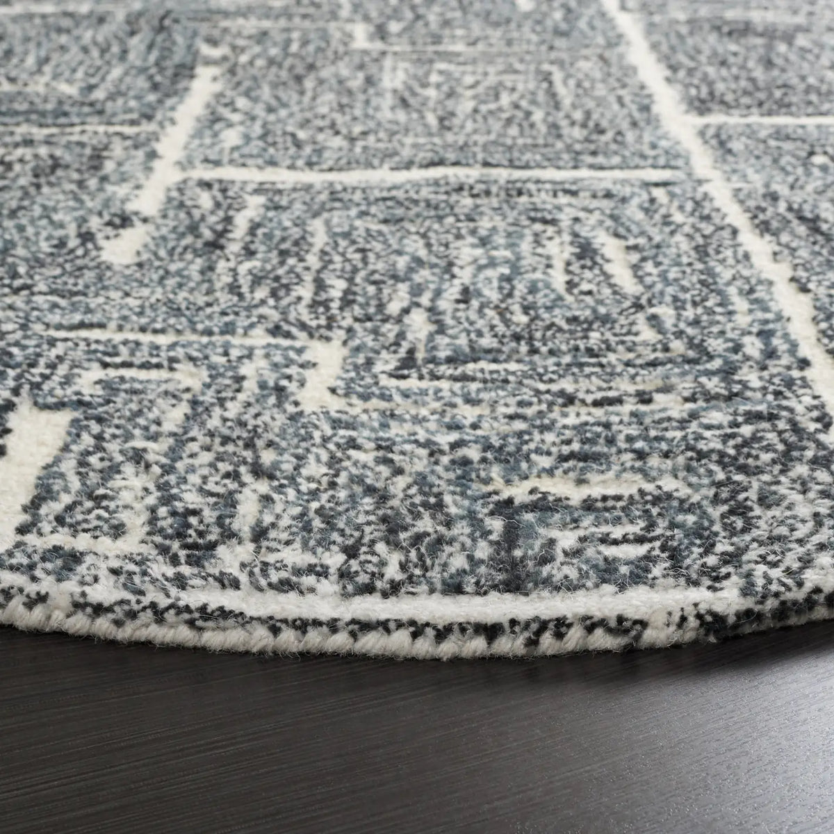 Safavieh Metro 6'-0" x 6'-0" Rug in Black / Ivory