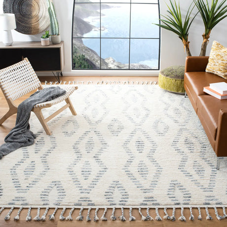 Safavieh Casablanca 8'-0" x 10'-0" Rug in Grey / Ivory