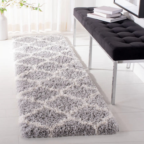 Safavieh Fontana Shag  800 2'-3" x 10'-0" Rug in Grey / Cream