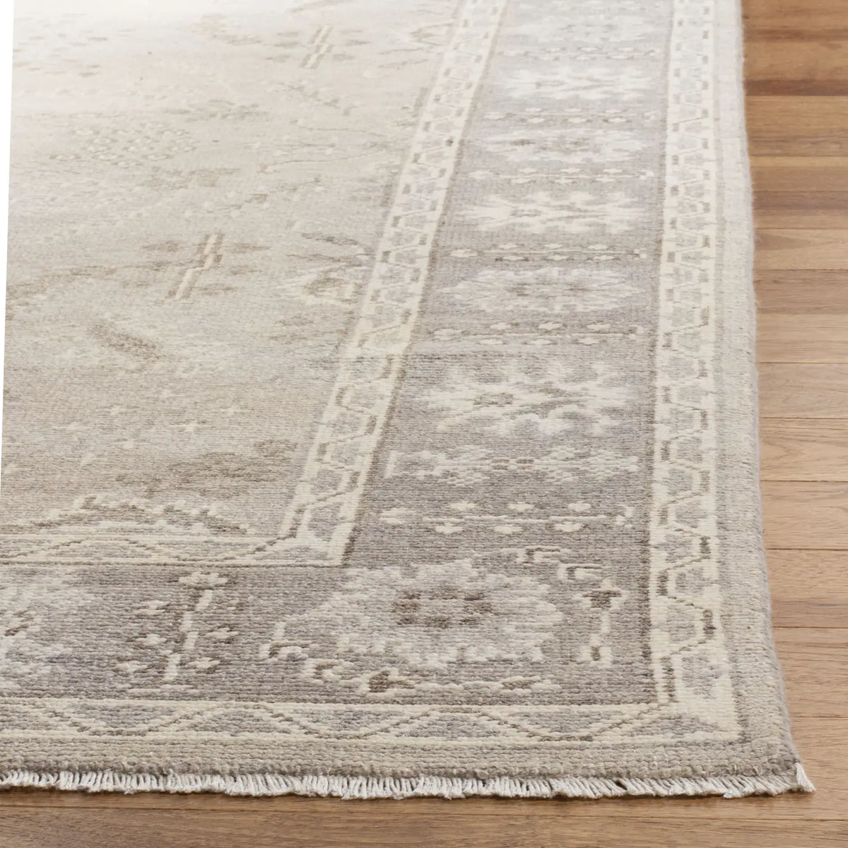 Safavieh Oushak 6'-0" x 9'-0" Rug in Beige