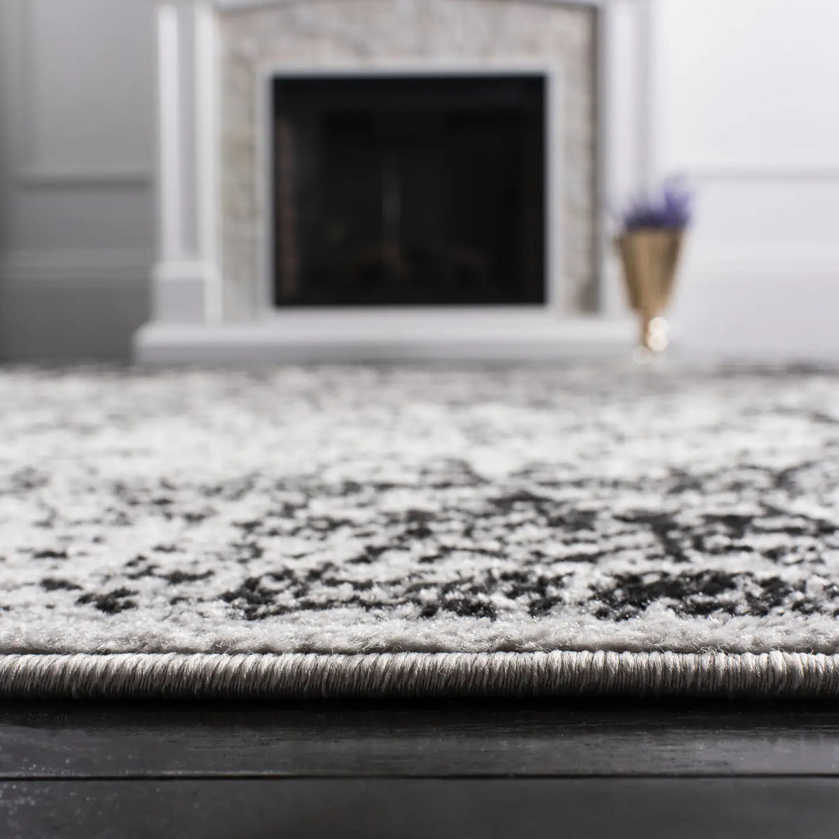 Safavieh Adirondack 4'-0" x 6'-0" Rug in Grey / Black
