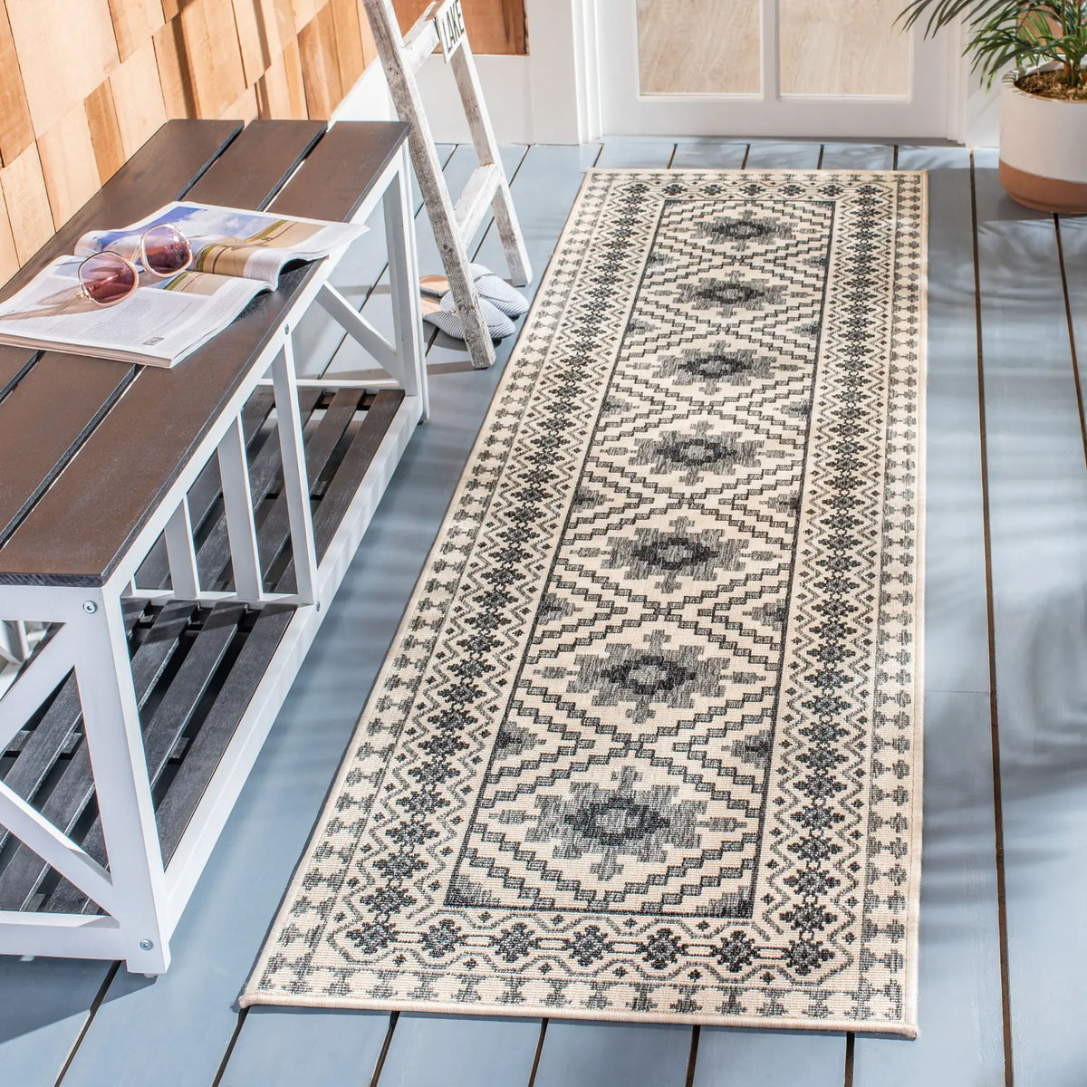 Safavieh Veranda 2'-3" x 10'-0" Rug in Ivory / Slate