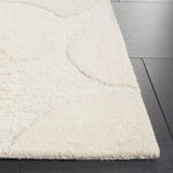 Safavieh Ebony 4'-0" x 6'-0" Rug in Ivory