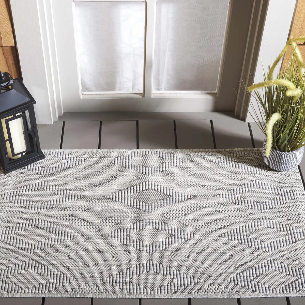 Safavieh Courtyard 2'-0" x 3'-7" Rug in Grey / Grey