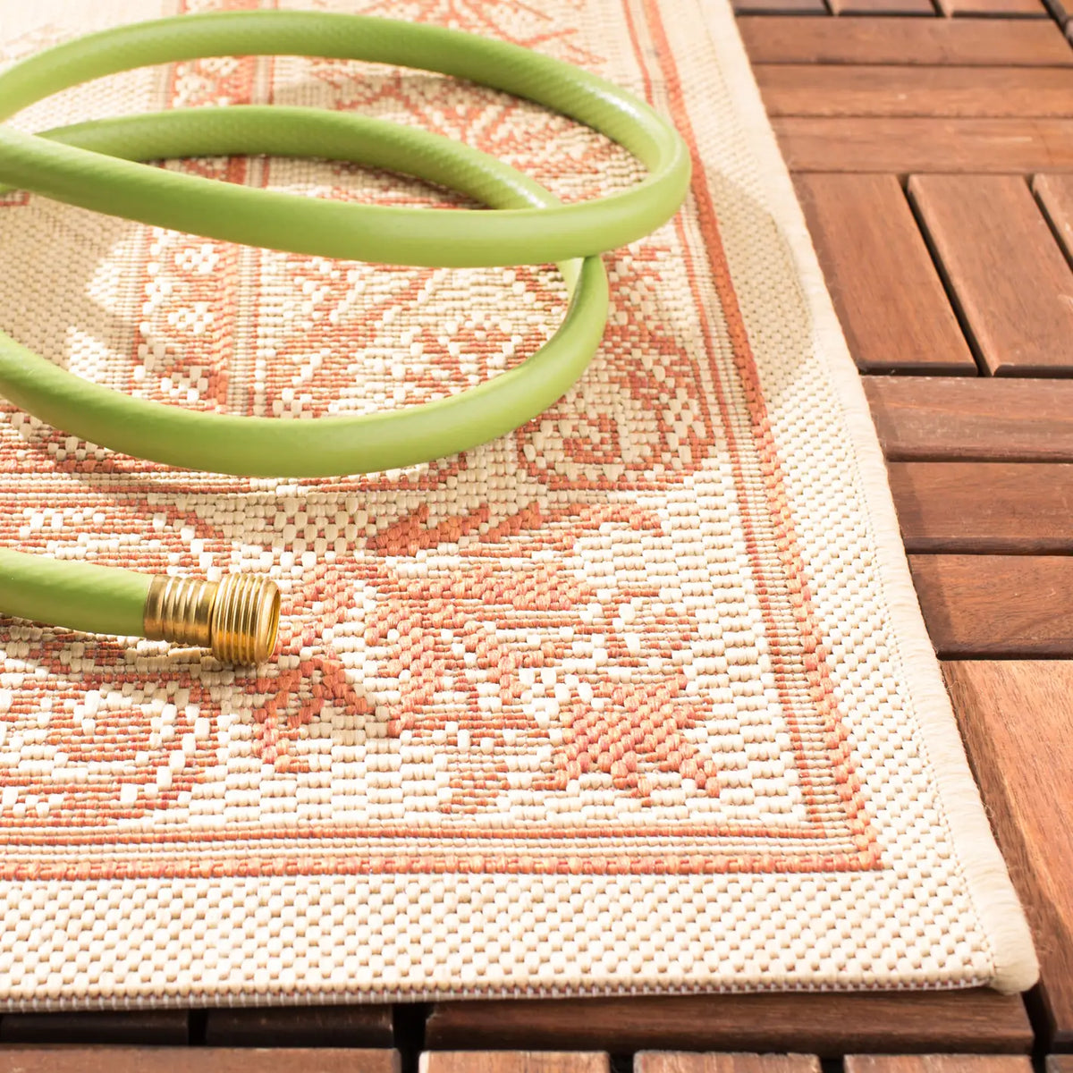 Safavieh Courtyard 4'-0" x 5'-7" Rug in Natural / Terra