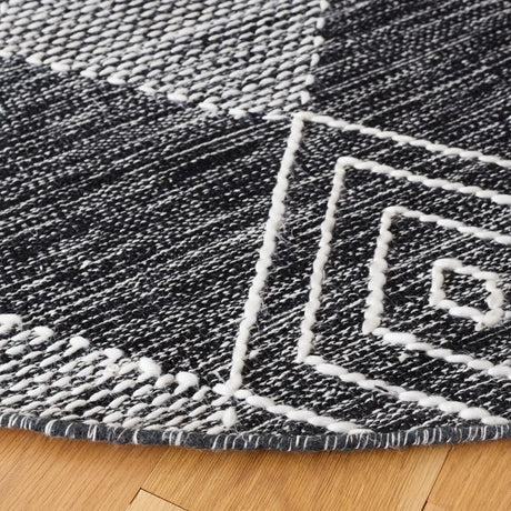 Safavieh Kilim 6'-0" x 6'-0" Rug in Black / Ivory