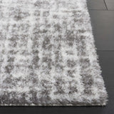 Safavieh Tahoe Shag 4'-0" x 6'-0" Rug in Ivory / Grey
