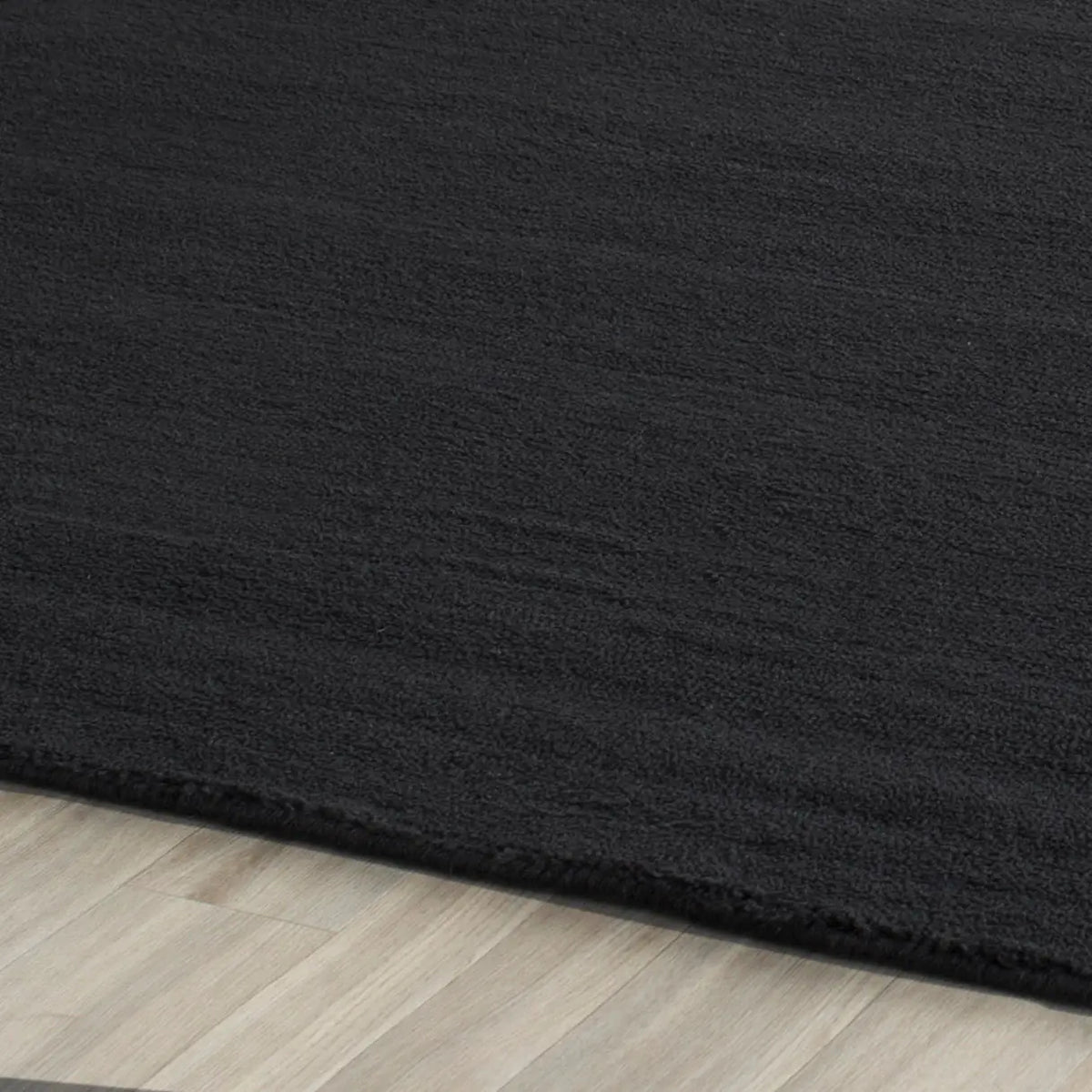 Safavieh Himalaya 6'-0" x 6'-0" Rug in Black