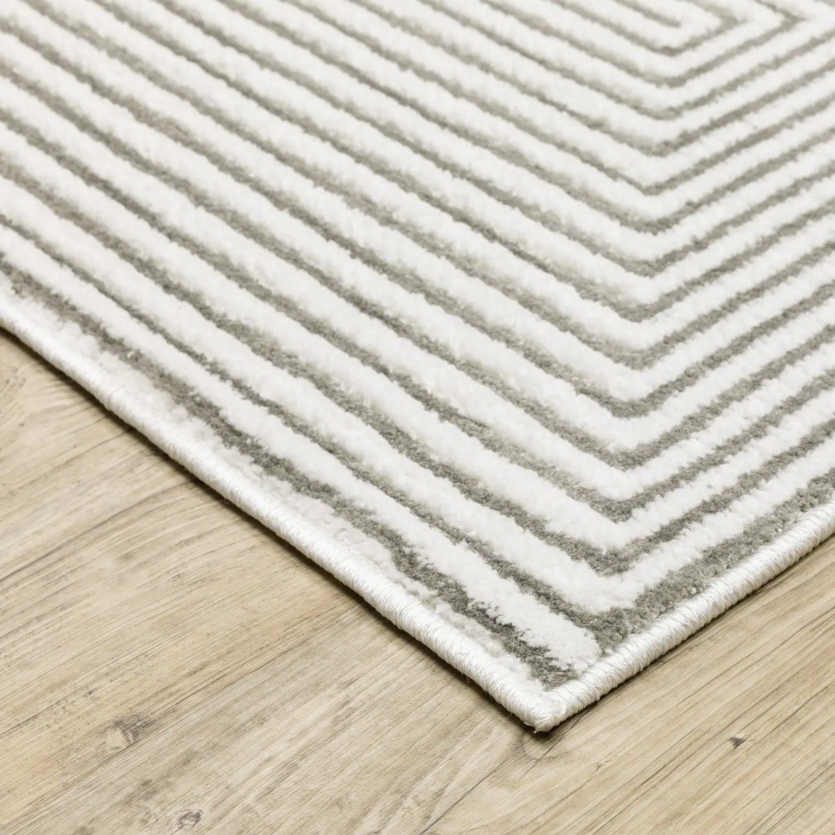 Oriental Weavers Montecito 8111W Grey/ White Rug - corner detail