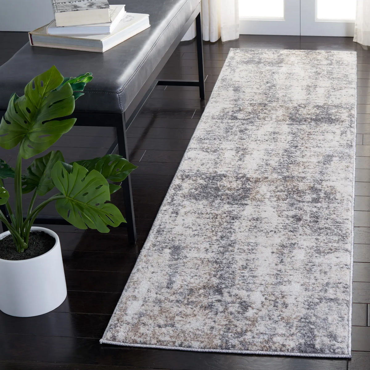 Safavieh Aston 2'-0" x 8'-0" Rug in Ivory / Grey