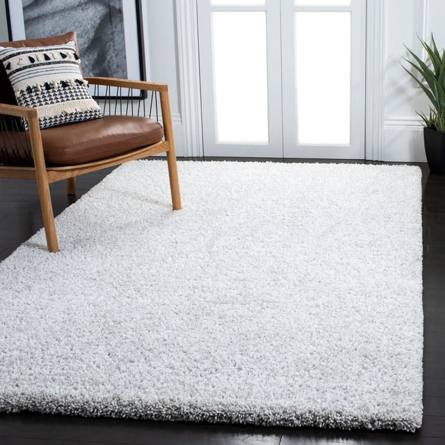 Safavieh Ultimate Shag 4'-0" x 6'-0" Rug in Silver / Ivory