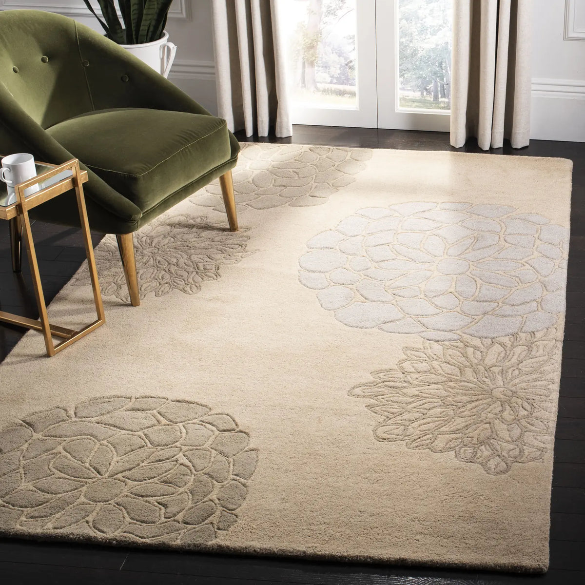 Safavieh Soho 3'-6" x 5'-6" Rug in Beige / Multi