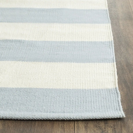 Safavieh Montauk 2'-3" x 11'-7" Rug in Sky Blue / Ivory