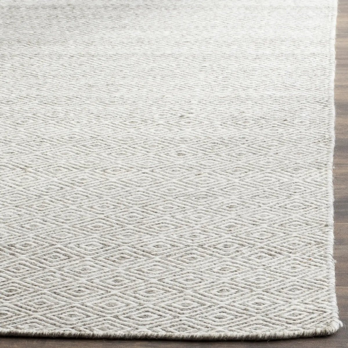 Safavieh Kilim 5'-0" x 8'-0" Rug in Ivory / Graphite