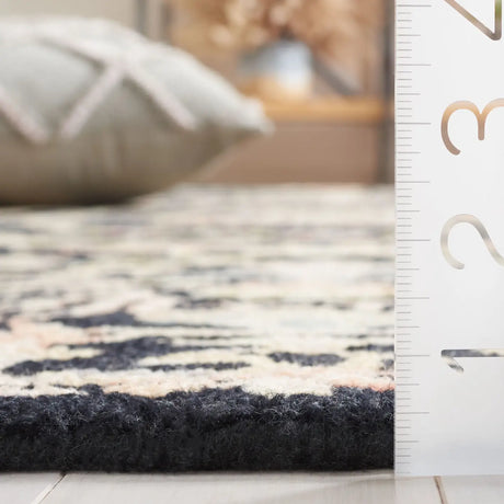 Safavieh Aubusson 4'-0" x 6'-0" Rug in Black / Ivory