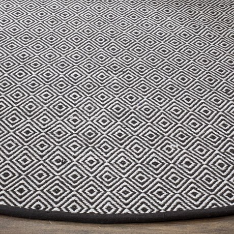 Safavieh Montauk 6'-0" x 6'-0" Rug in Ivory / Navy
