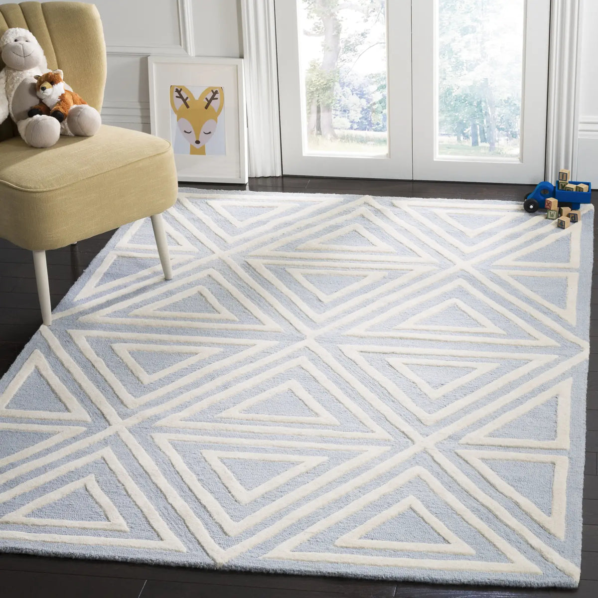 Safavieh Safavieh Kids 5'-0" x 7'-0" Rug in Blue / Ivory
