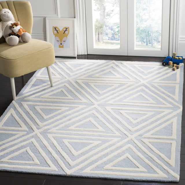 Safavieh Safavieh Kids 5'-0" x 7'-0" Rug in Blue / Ivory