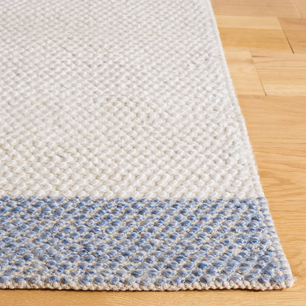 Safavieh Natura 4'-0" x 6'-0" Rug in Ivory / Blue