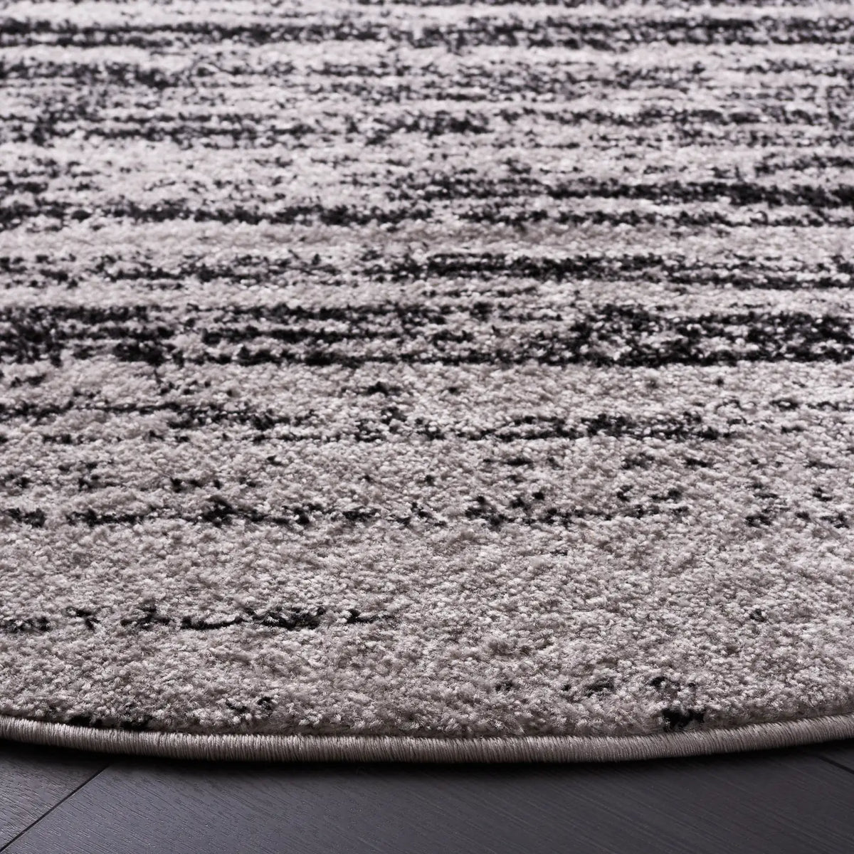 Safavieh Adirondack 6'-0" x 6'-0" Rug in Silver / Black