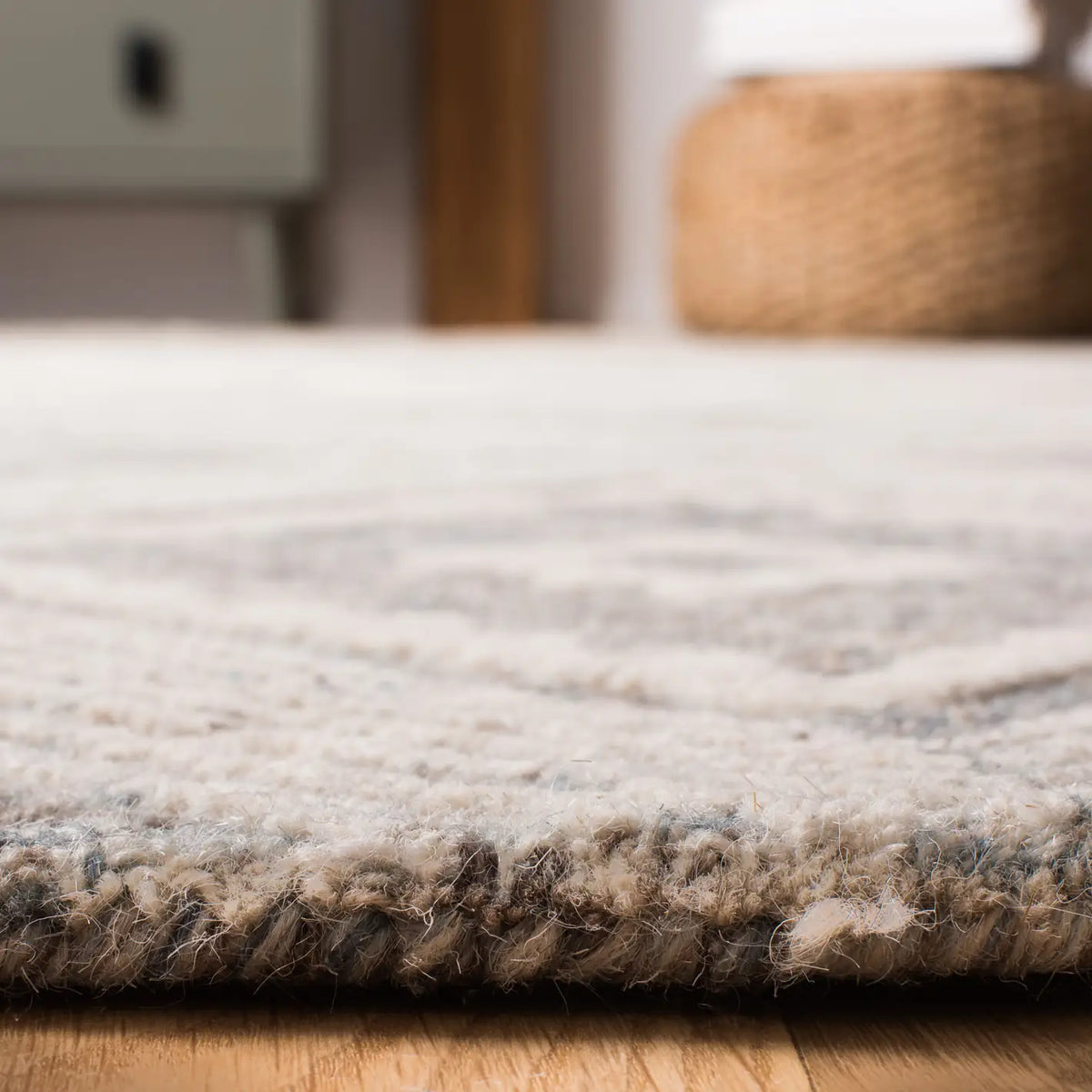 Safavieh Abstract 4'-0" x 6'-0" Rug in Ivory / Denim