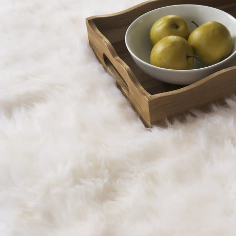 Safavieh Sheep Skin 2'-0" x 4'-0" Rug in Natural / White