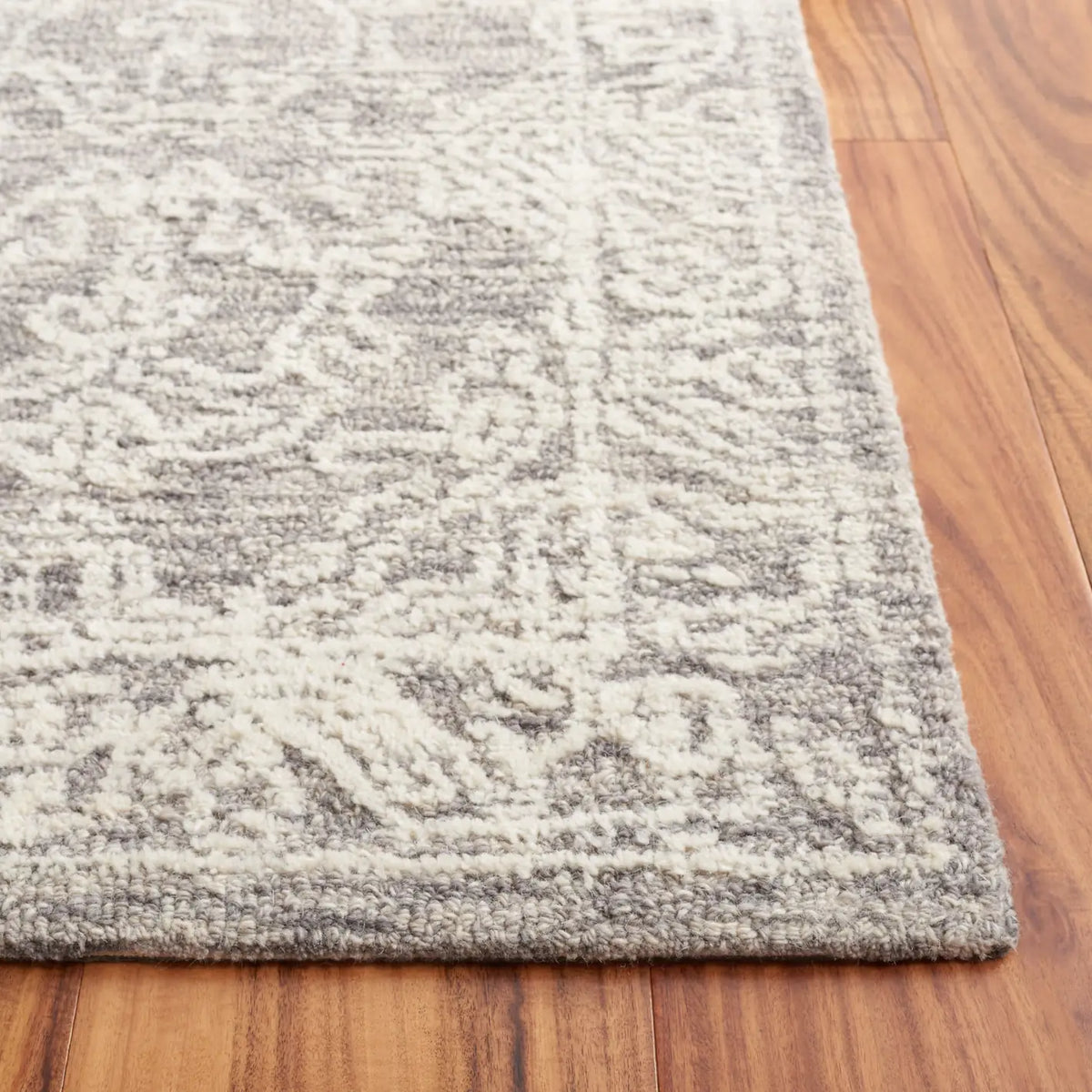 Safavieh Ebony 4'-0" x 6'-0" Rug in Ivory / Grey