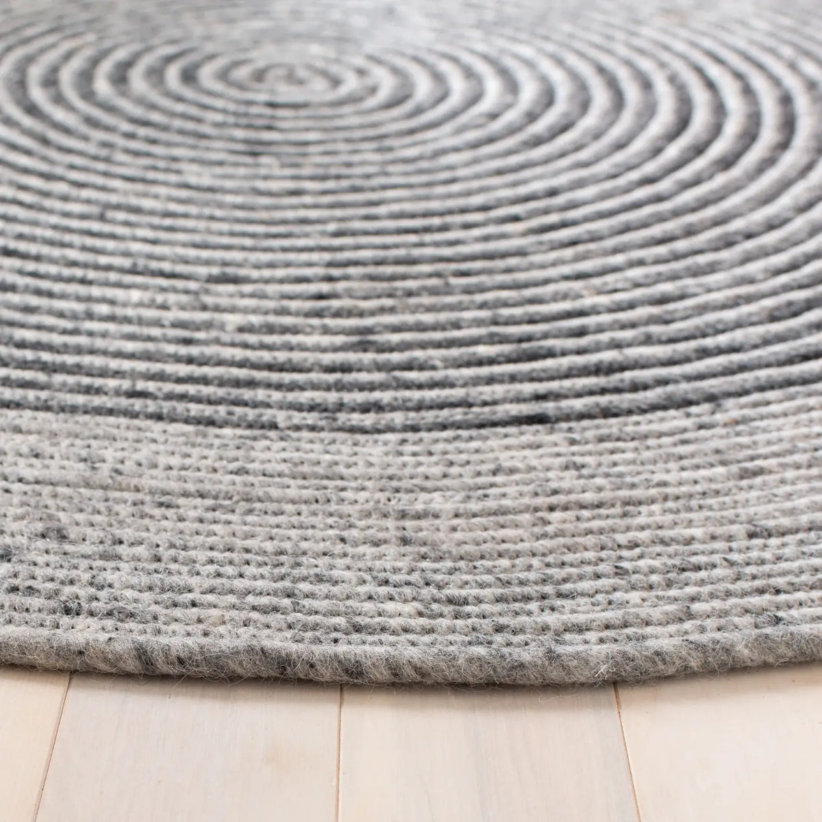 Safavieh Braided 3'-0" x 3'-0" Rug in Grey / Black