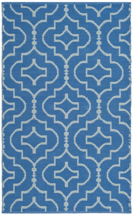 Safavieh Montauk 2'-6" x 4'-0" Rug in Blue / Ivory