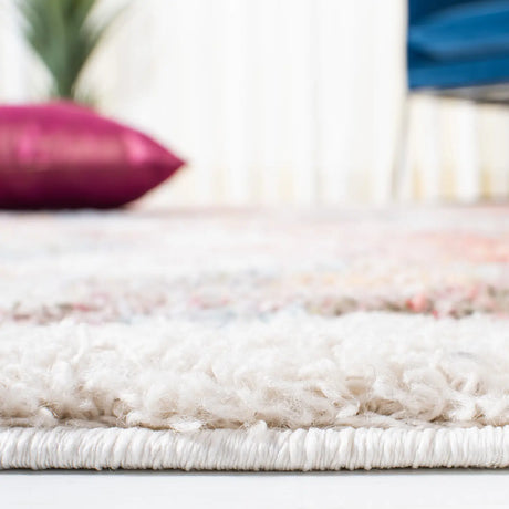 Safavieh Calista 4'-5" x 6'-5" Rug in Rust / Ivory