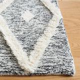 Safavieh Casablanca 4'-0" x 6'-0" Rug in Black / Ivory