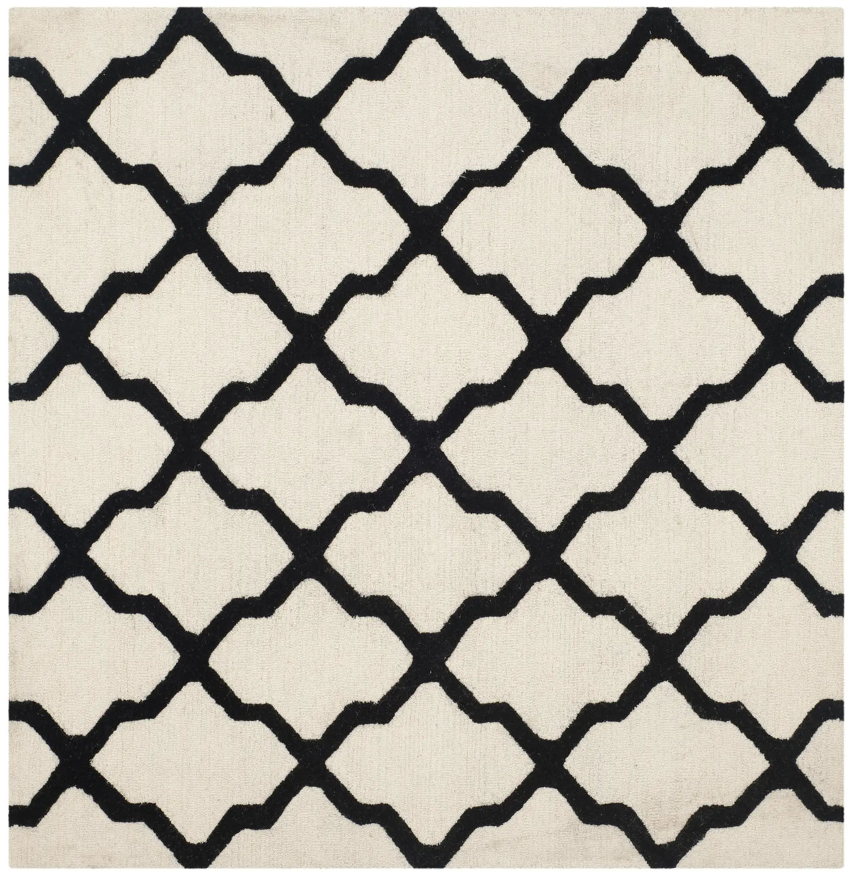 Safavieh Cambridge 6'-0" x 6'-0" Rug in Ivory / Black