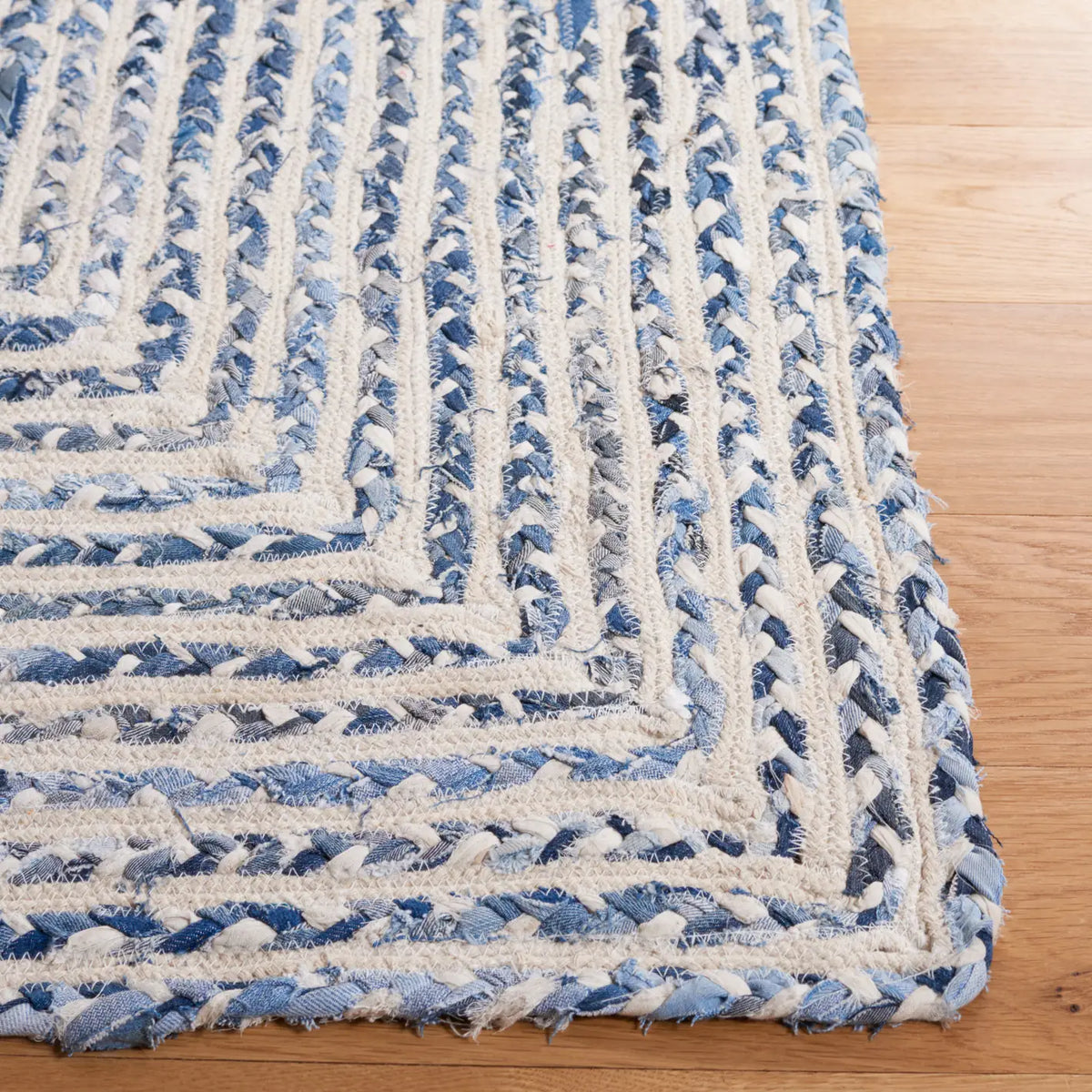 Safavieh Braided 4'-0" x 6'-0" Rug in Blue / Ivory