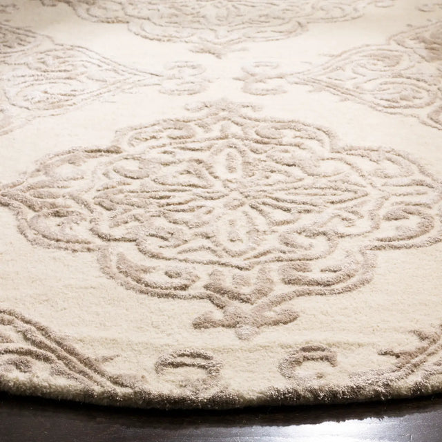 Safavieh Glamour 6'-0" x 6'-0" Rug in Ivory / Beige