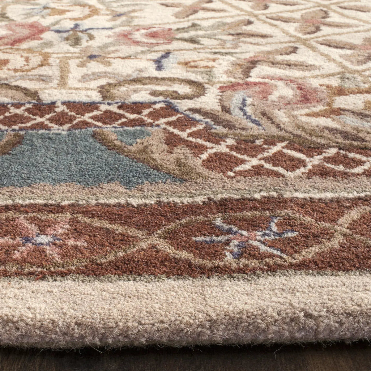 Safavieh Classic 9'-6" x 13'-6" Rug in Ivory / Light Blue