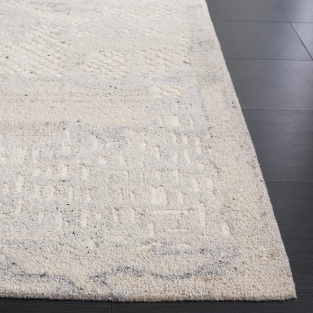 Safavieh Harvest 4'-0" x 6'-0" Rug in Silver / Ivory