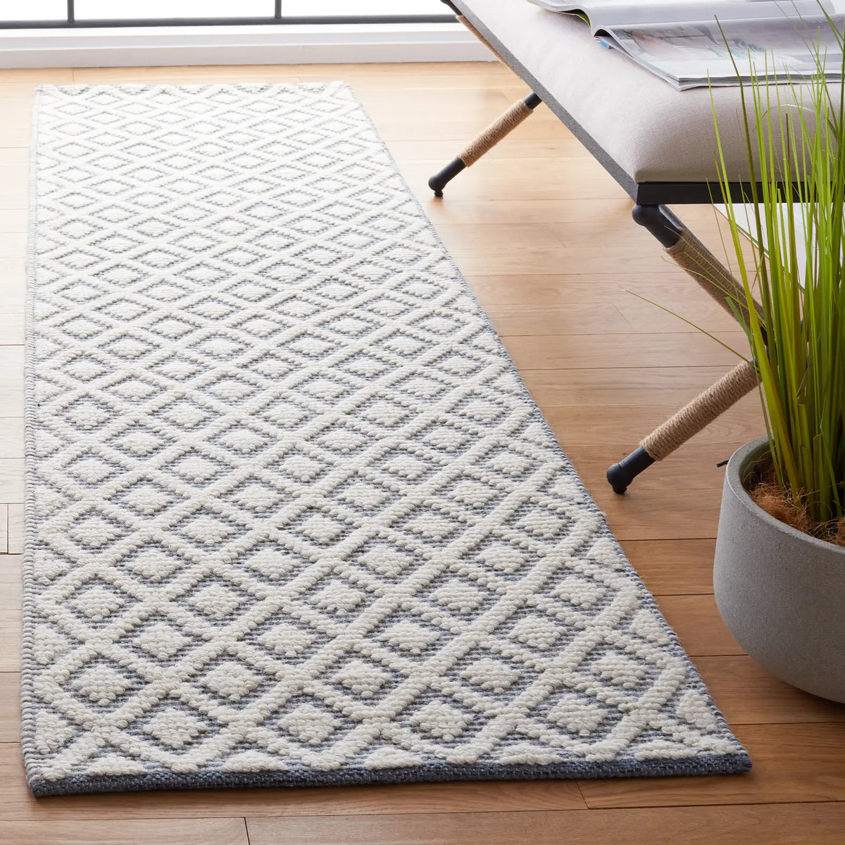 Safavieh Vermont 2'-3" x 8'-0" Rug in Ivory / Blue